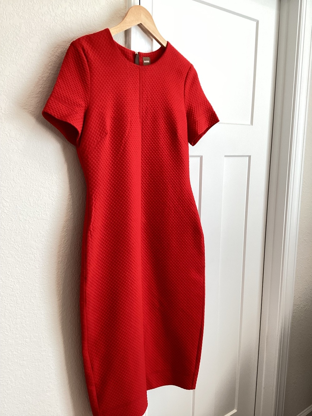 BOSS Zippered Midi Sheath Dress Textured Short Sleeve Red Gold Size 6 - Picture 3 of 14